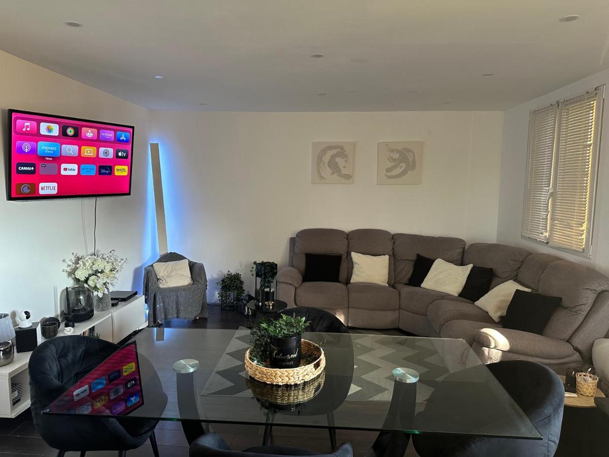 Privat Room In Private Security Residence With Free Parking, 1 Minute From Tramway, 9 Minutes From De Center, Accessible All Transports Nice Exterior photo